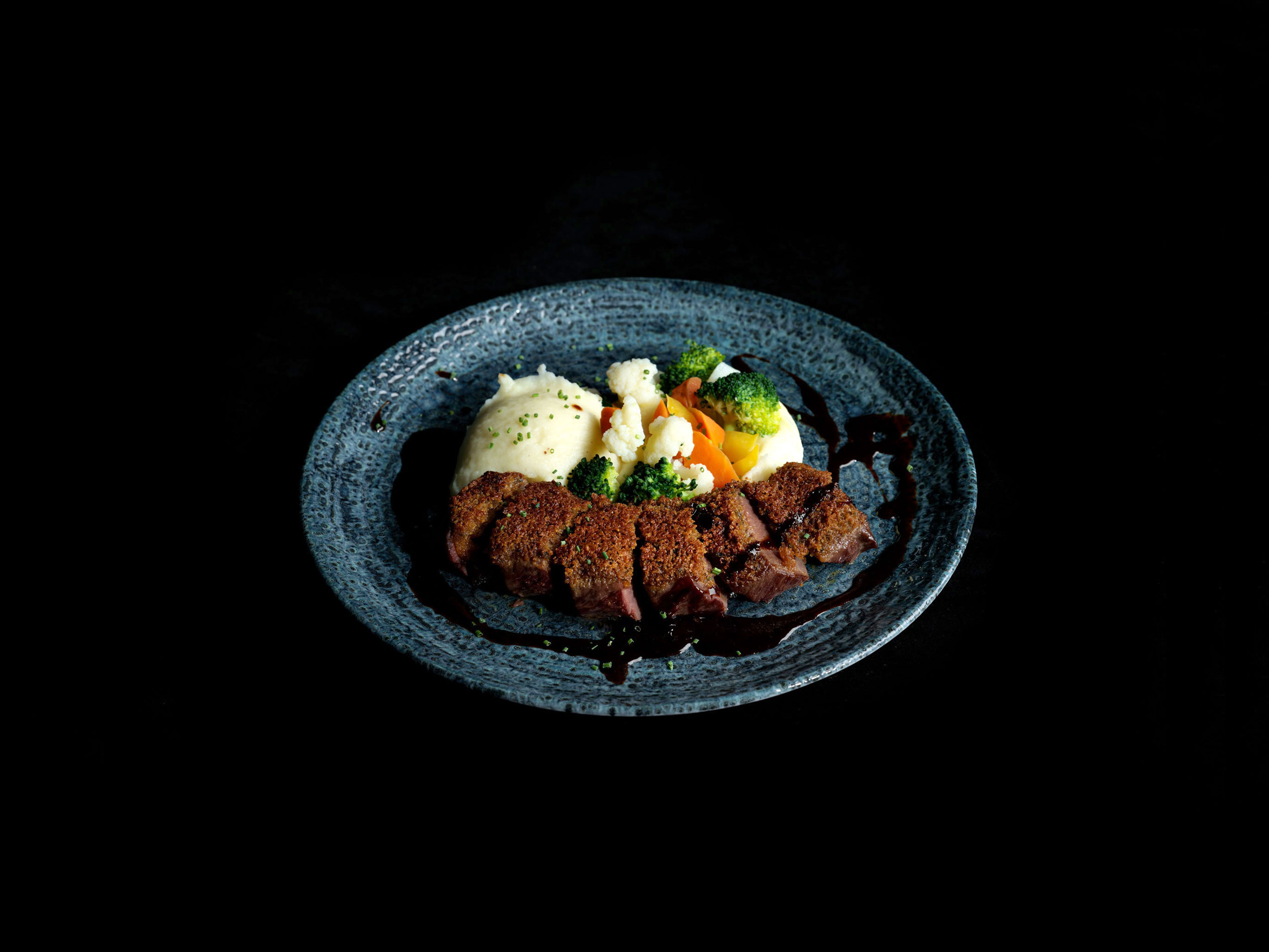 Gericht mit Gemüse und Fleisch